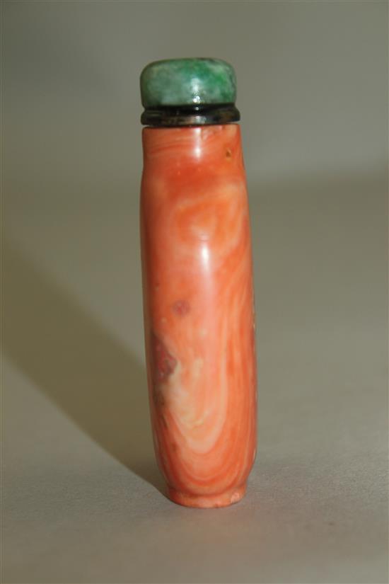 A Chinese coral snuff bottle, 1800-1900, 5.7cm, filler to natural faults